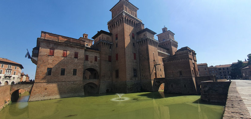 Castello Estense Wassergraben