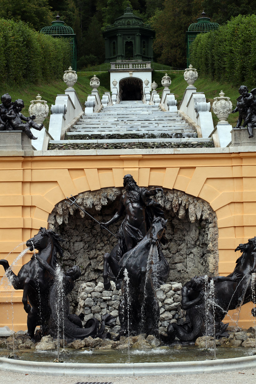 Neptunbrunnen mit Kaskade und Laubengängen