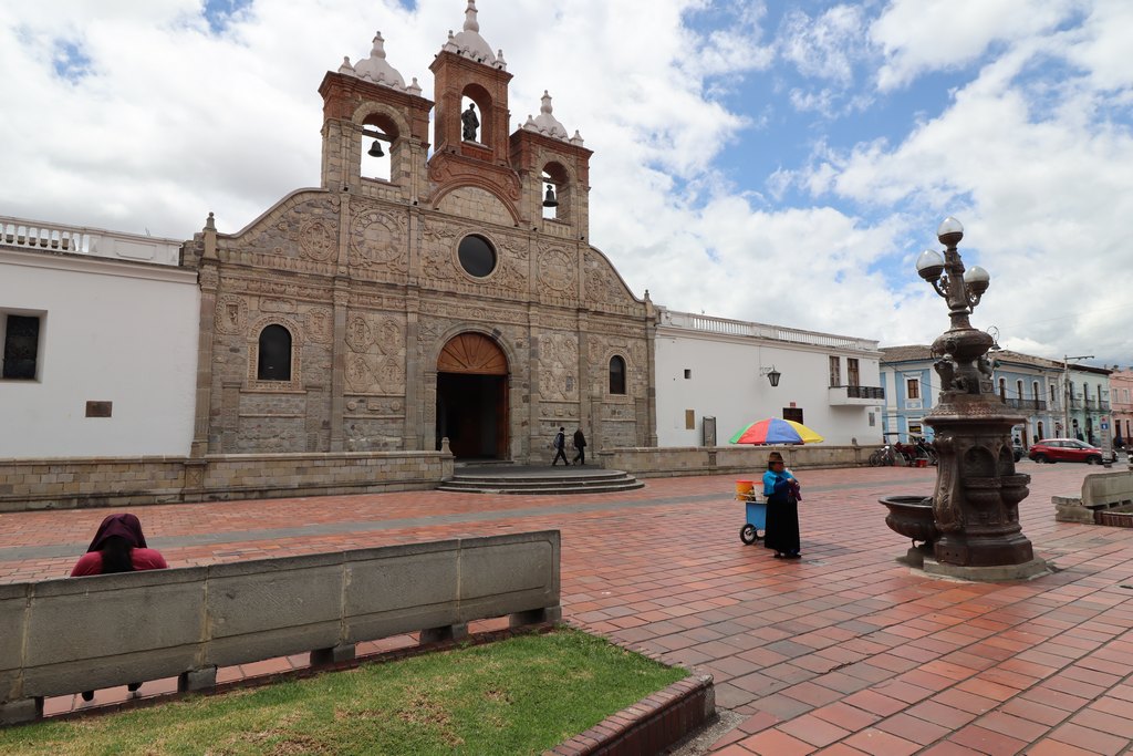Ribamba, alte Kirchenfassade im Kolonialstiel