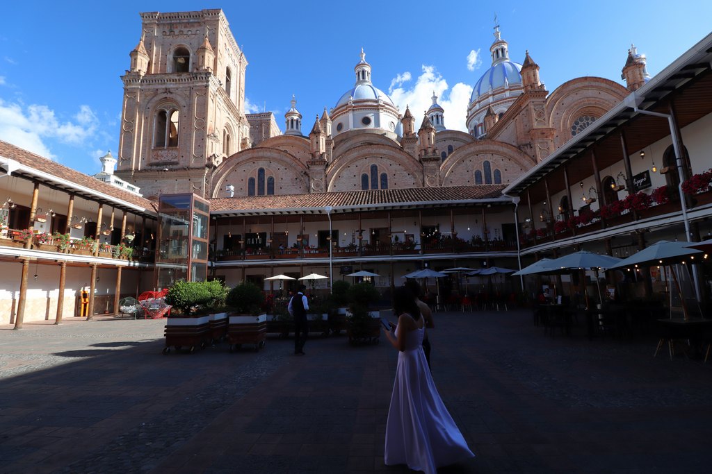 Seminario San Luis im Hintergrund die blauen Kuppeln der Catedral de la Inmaculada Concepción